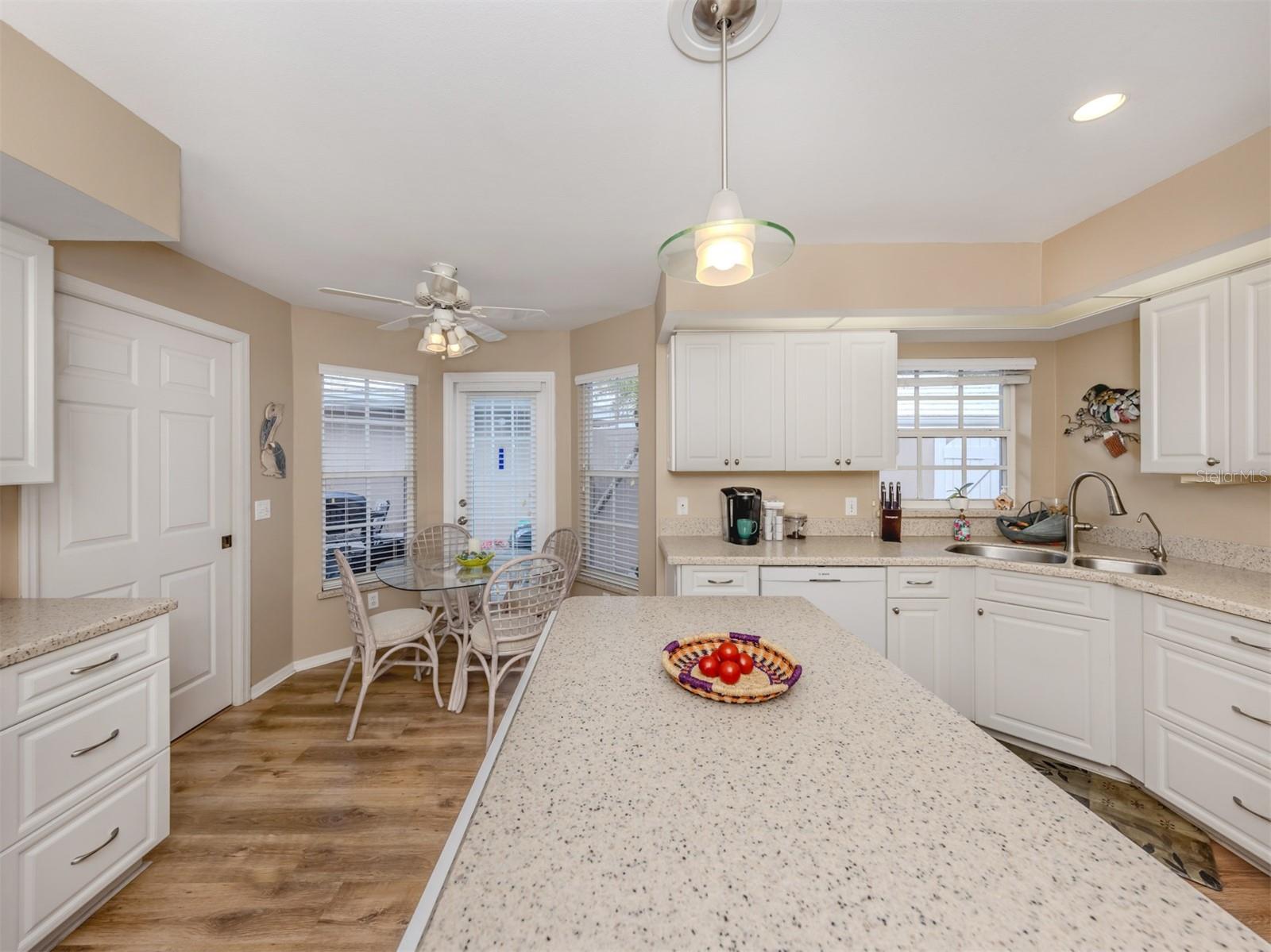 Image 17 of 40 For 579 Clubside Circle  37