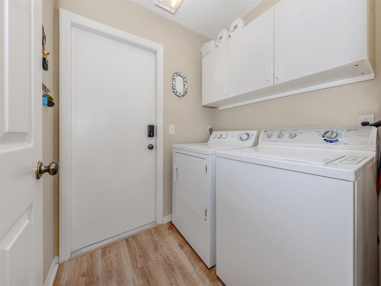 Image 22 of 40 For 579 Clubside Circle  37