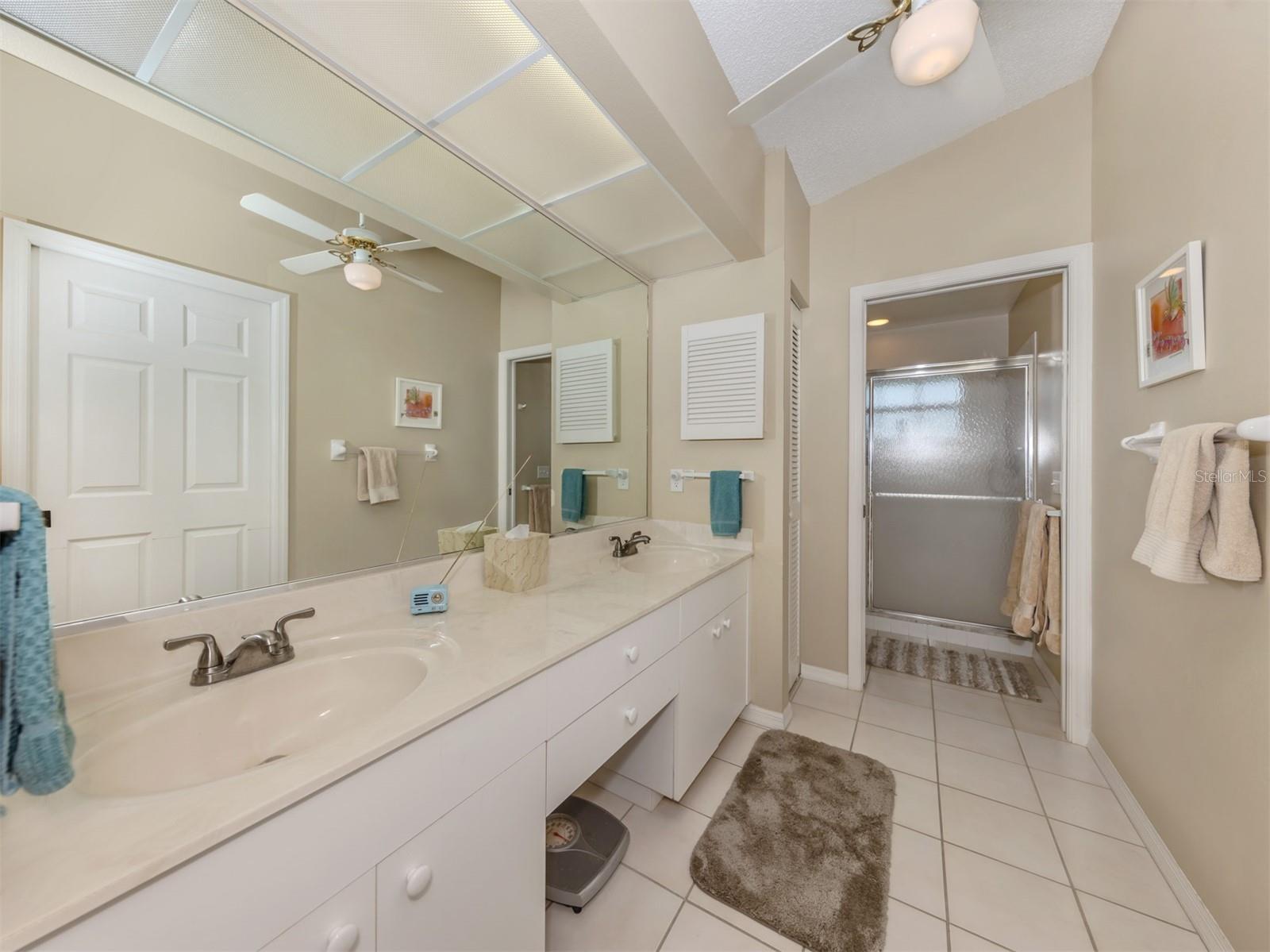 Image 24 of 40 For 579 Clubside Circle  37