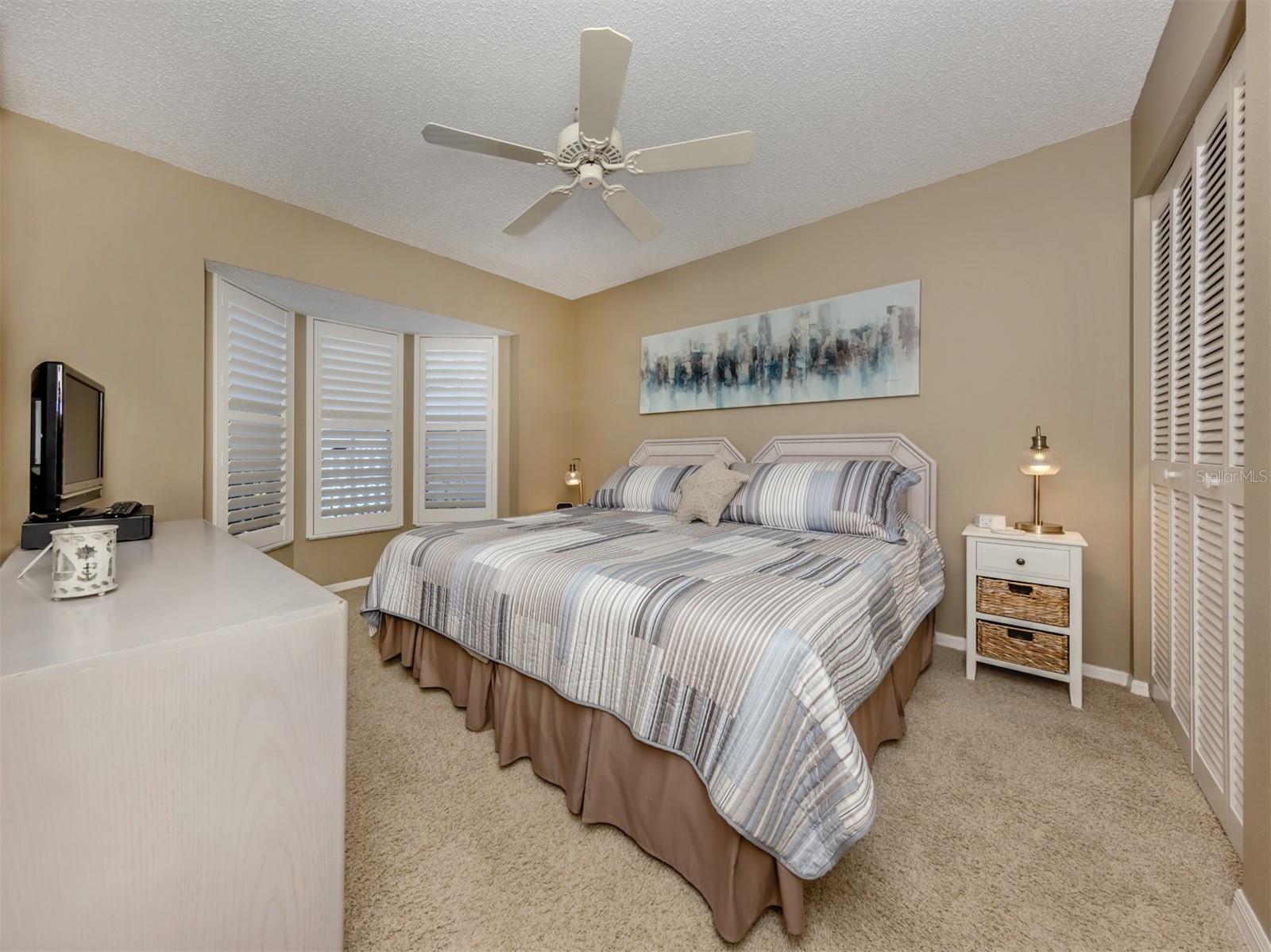 Image 25 of 40 For 579 Clubside Circle  37