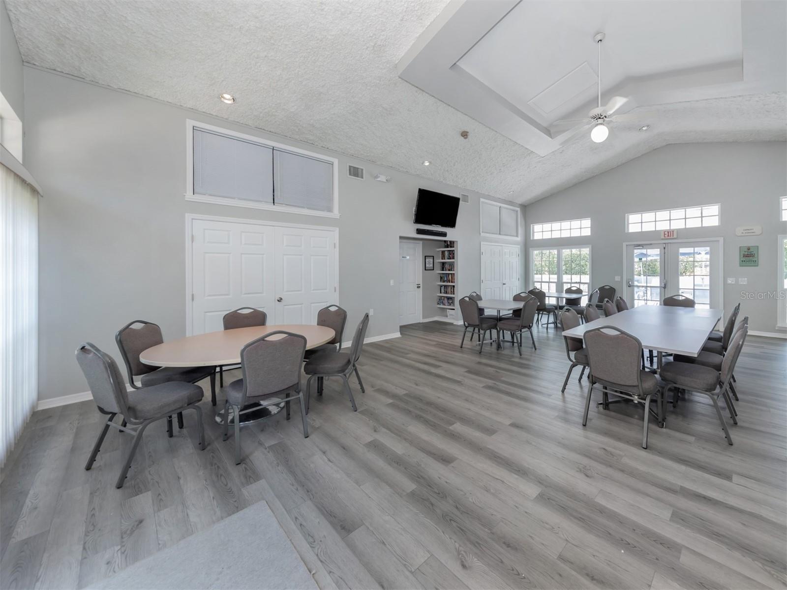 Image 30 of 40 For 579 Clubside Circle  37