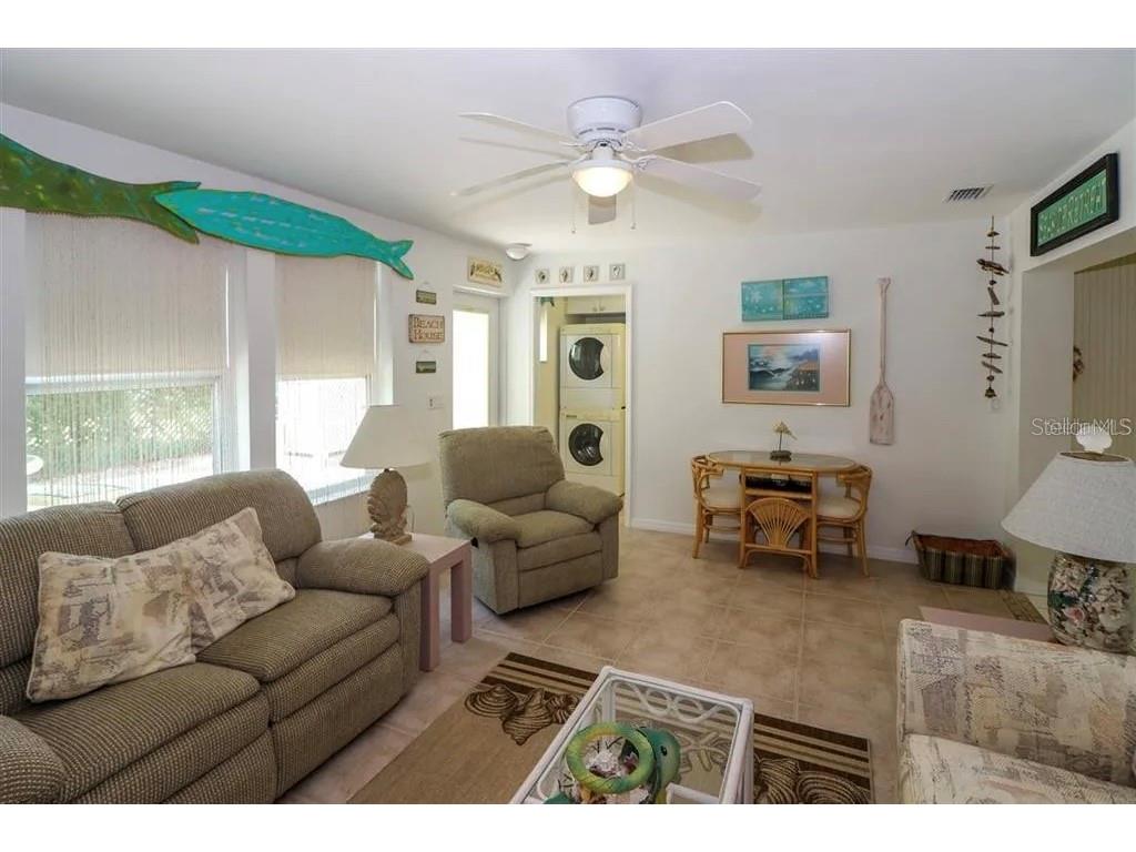 Listing photo id 35 for 1350 Holiday Drive