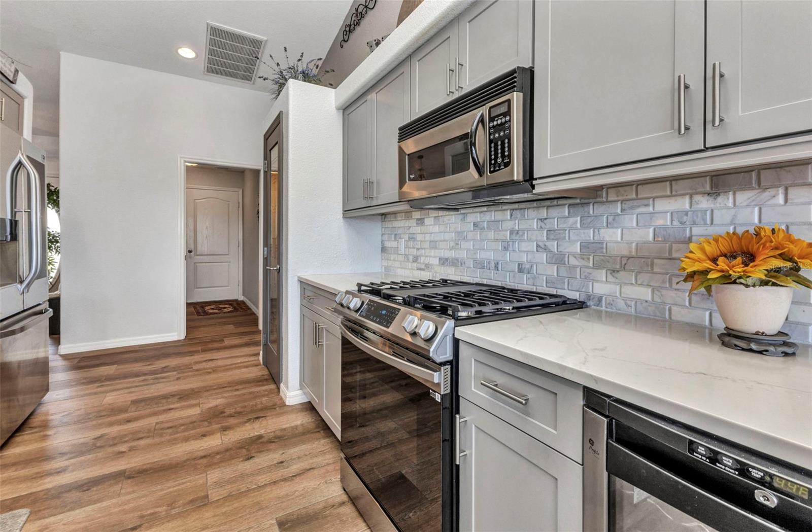 Image 15 of 94 For 18382 Arapahoe Circle