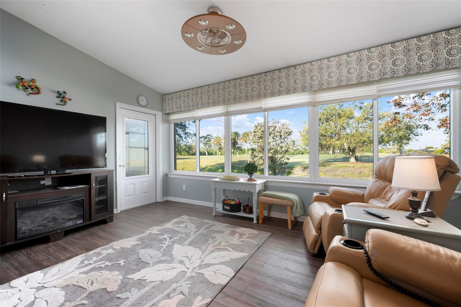 Image 10 of 43 For 867 Country Club Cir #71