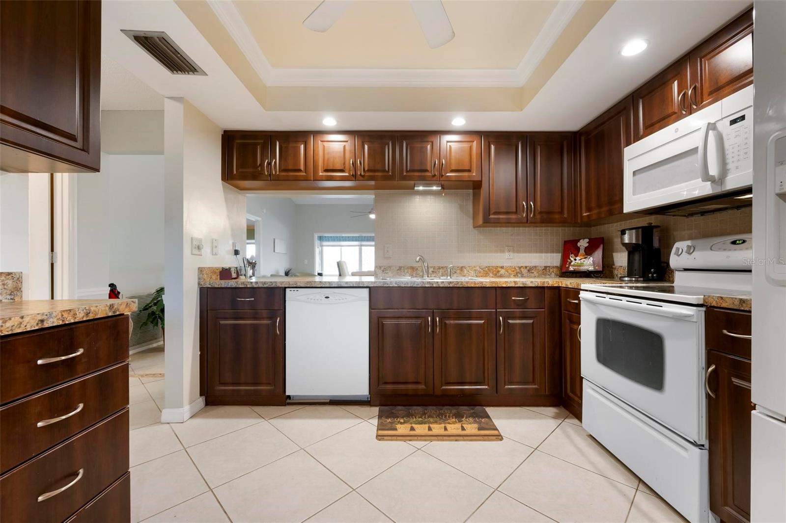 Image 18 of 43 For 867 Country Club Cir #71
