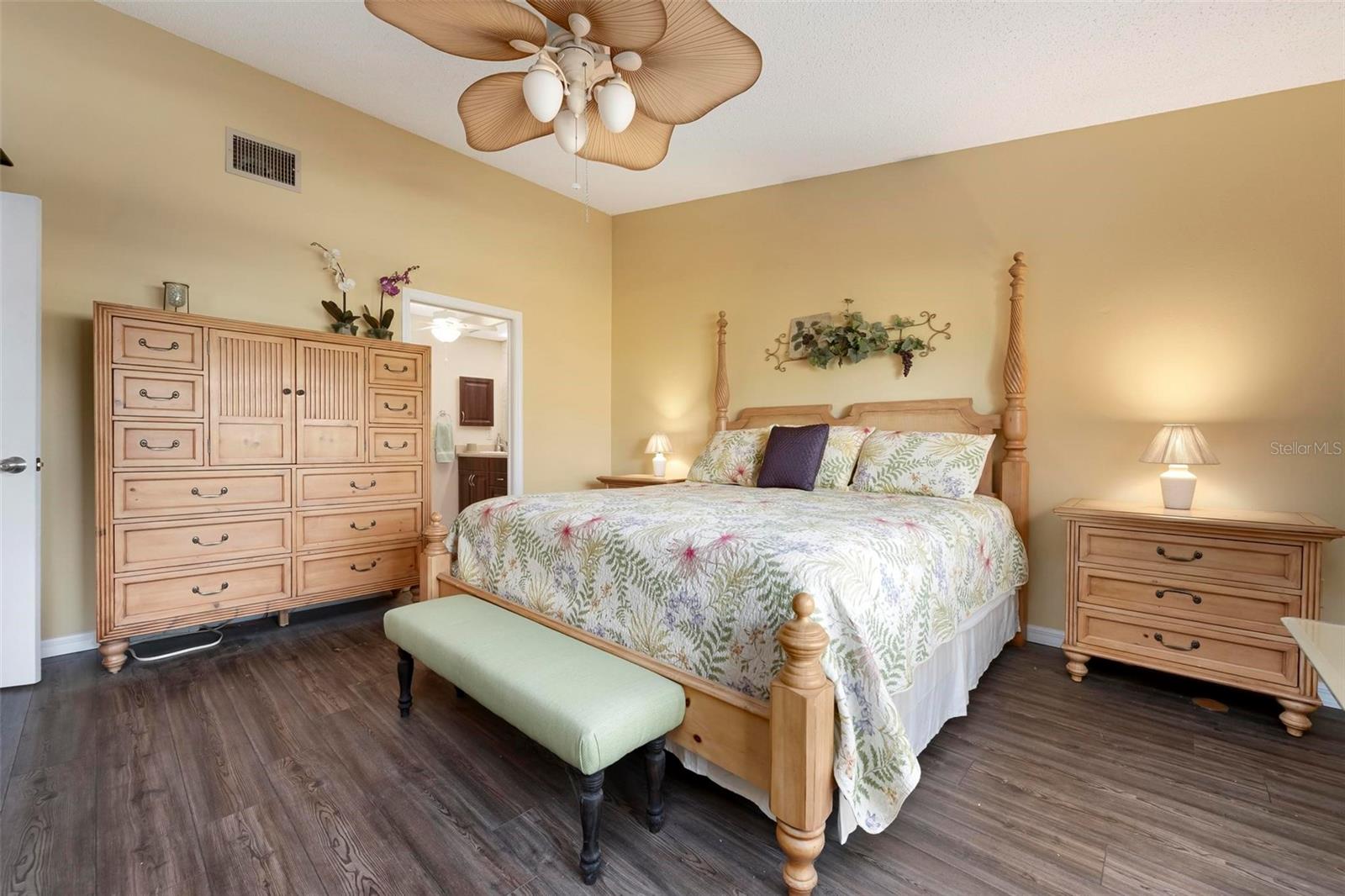 Image 21 of 43 For 867 Country Club Cir #71