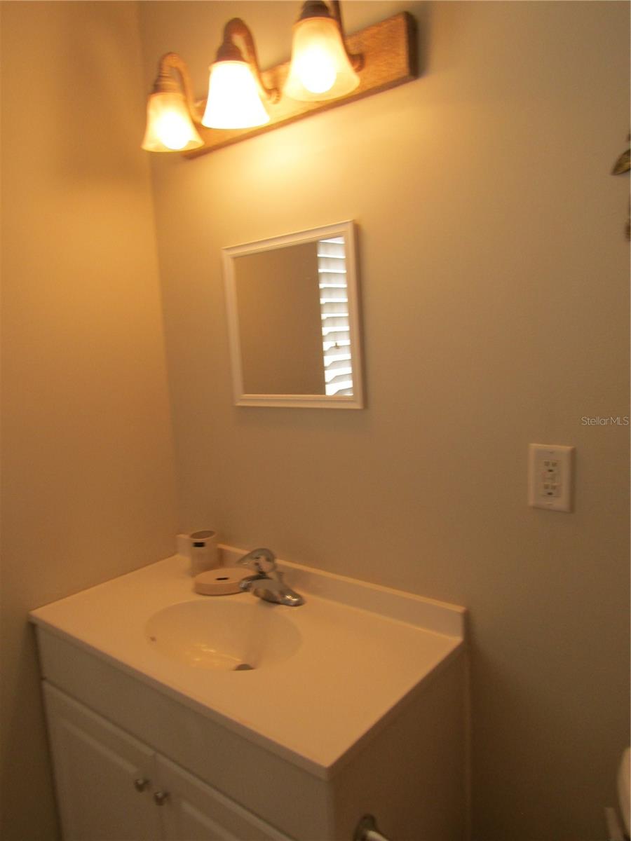 Image 11 of 11 For 220 Park Boulevard N 202