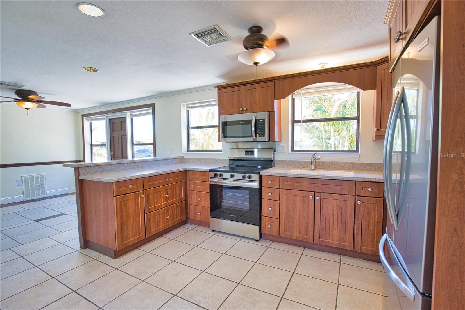 Image 10 of 27 For 4330 Shamrock Drive