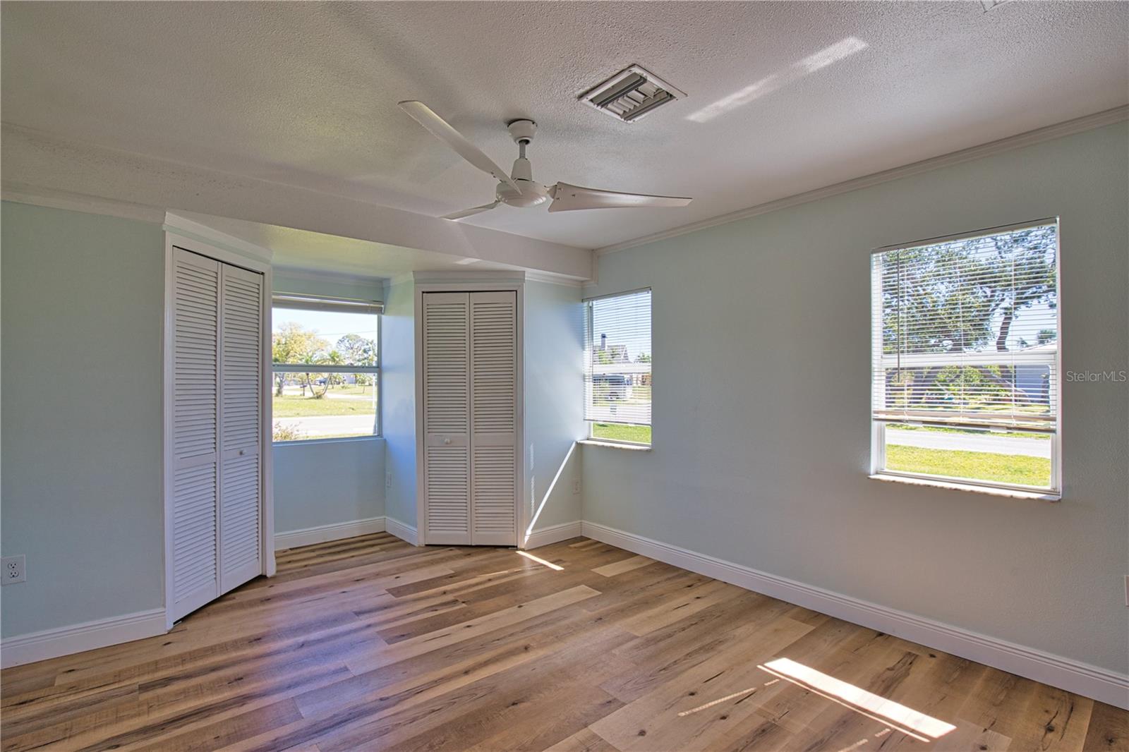 Image 13 of 27 For 4330 Shamrock Drive