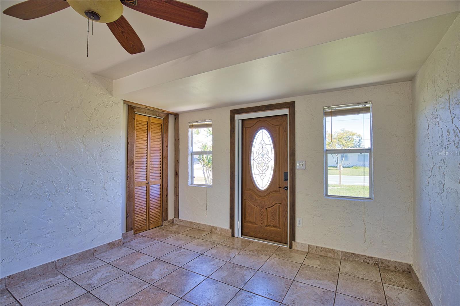 Image 6 of 27 For 4330 Shamrock Drive