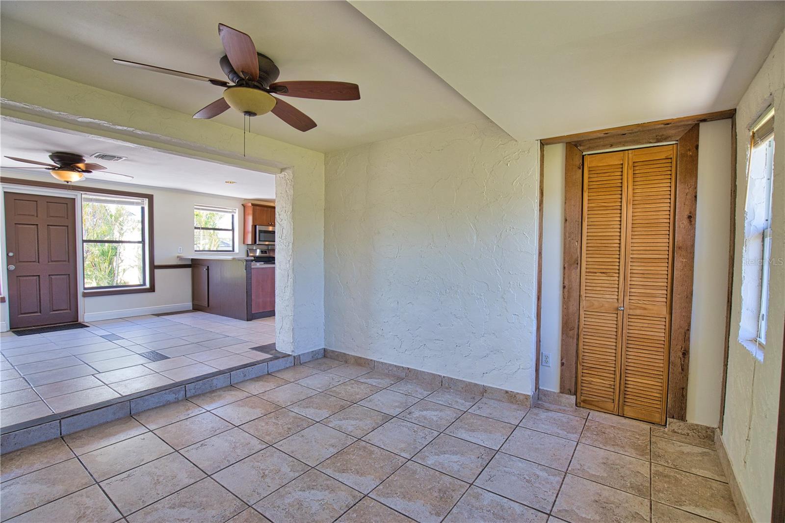 Image 7 of 27 For 4330 Shamrock Drive