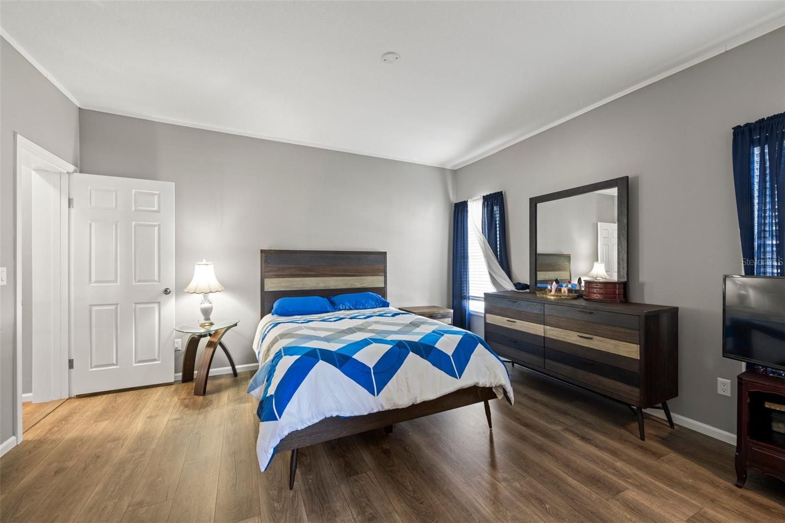 Listing photo id 8 for 1508 24th Avenue Drive W