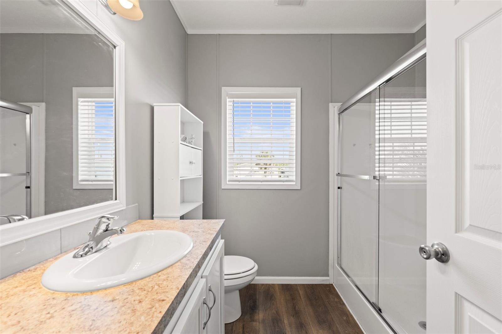 Listing photo id 10 for 1508 24th Avenue Drive W