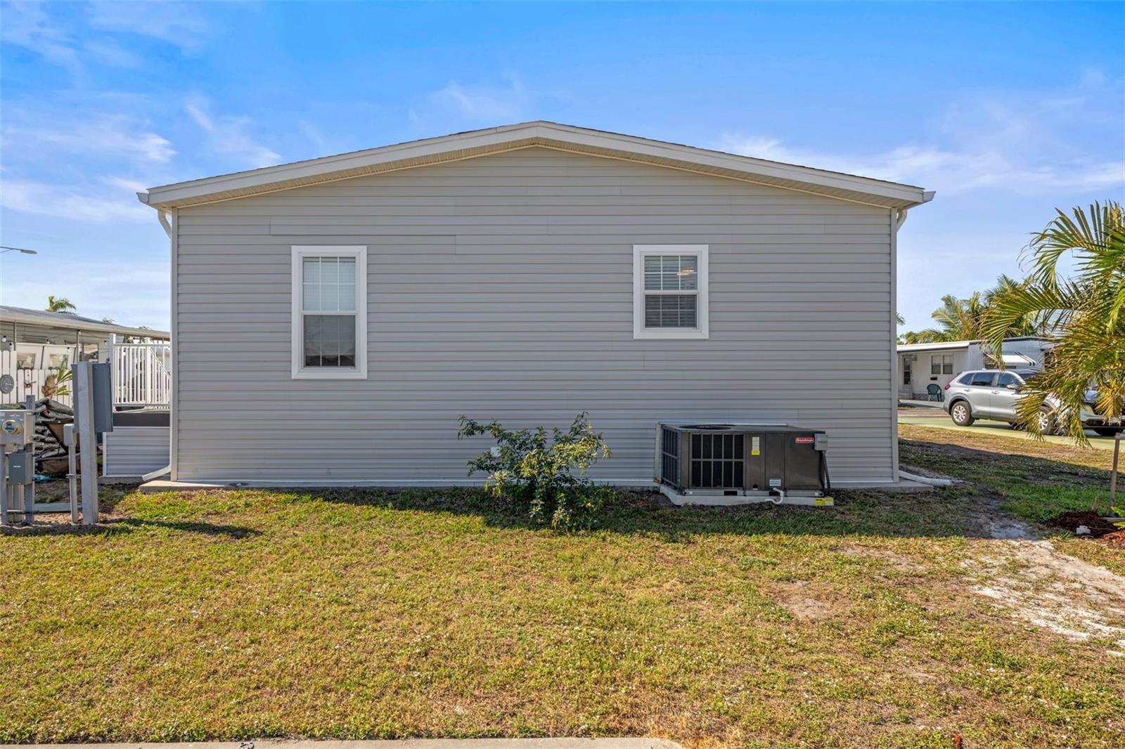 Listing photo id 12 for 1508 24th Avenue Drive W
