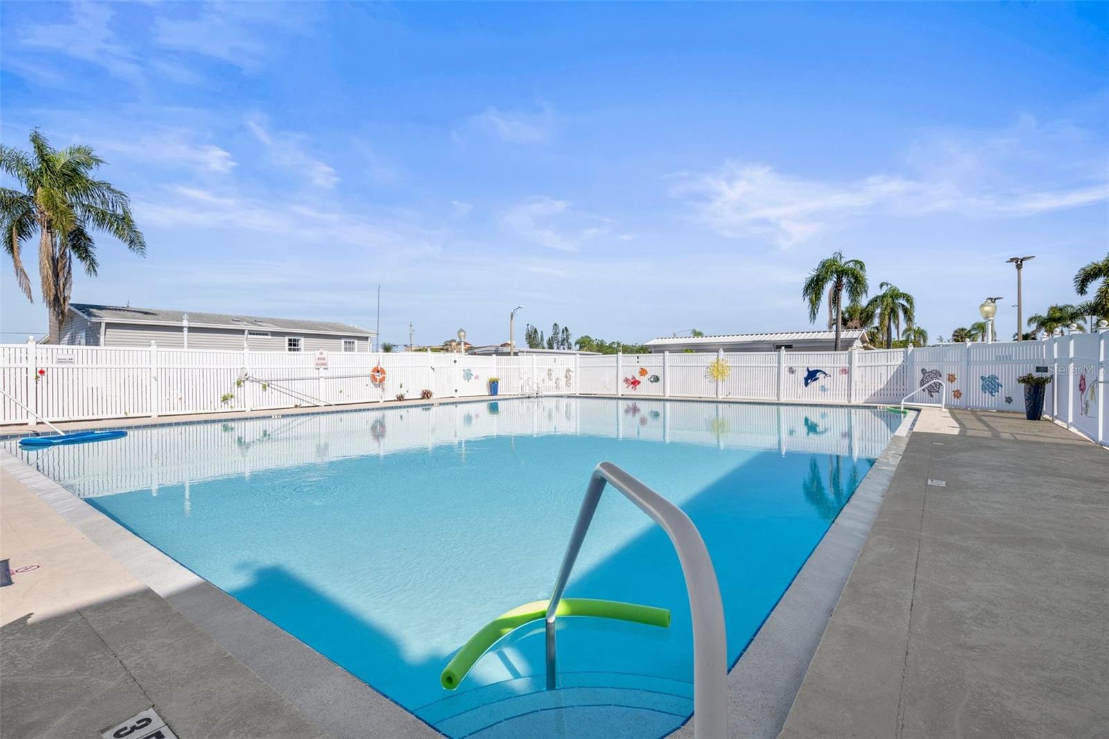 Listing photo id 13 for 1508 24th Avenue Drive W