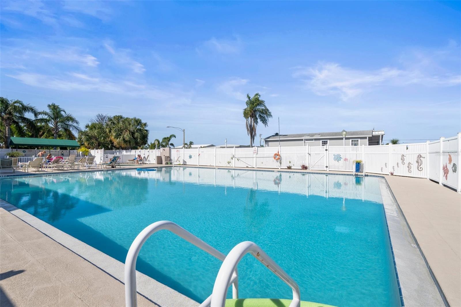 Listing photo id 14 for 1508 24th Avenue Drive W