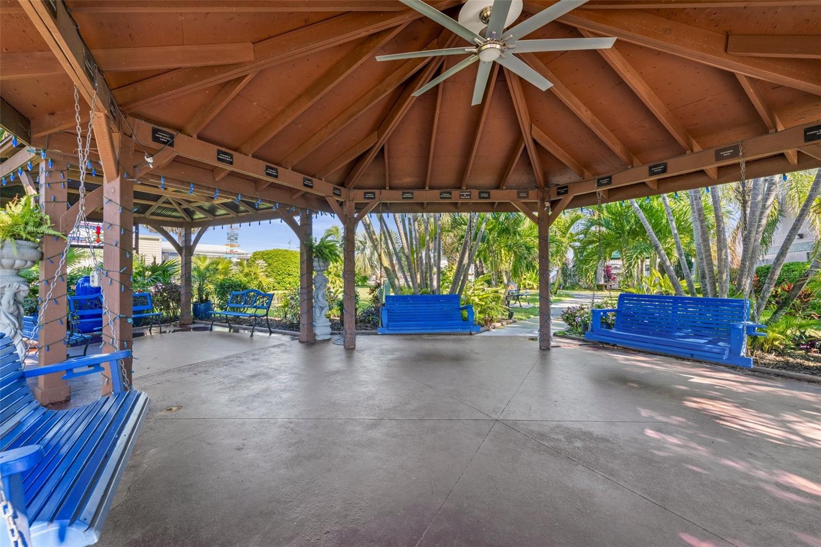 Listing photo id 16 for 1508 24th Avenue Drive W