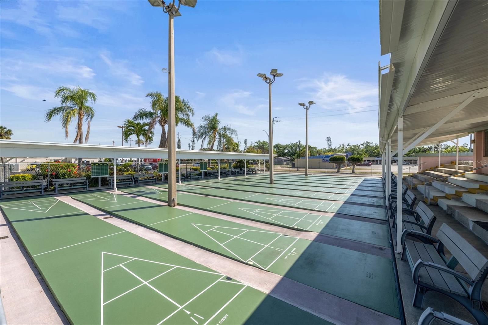 Listing photo id 17 for 1508 24th Avenue Drive W