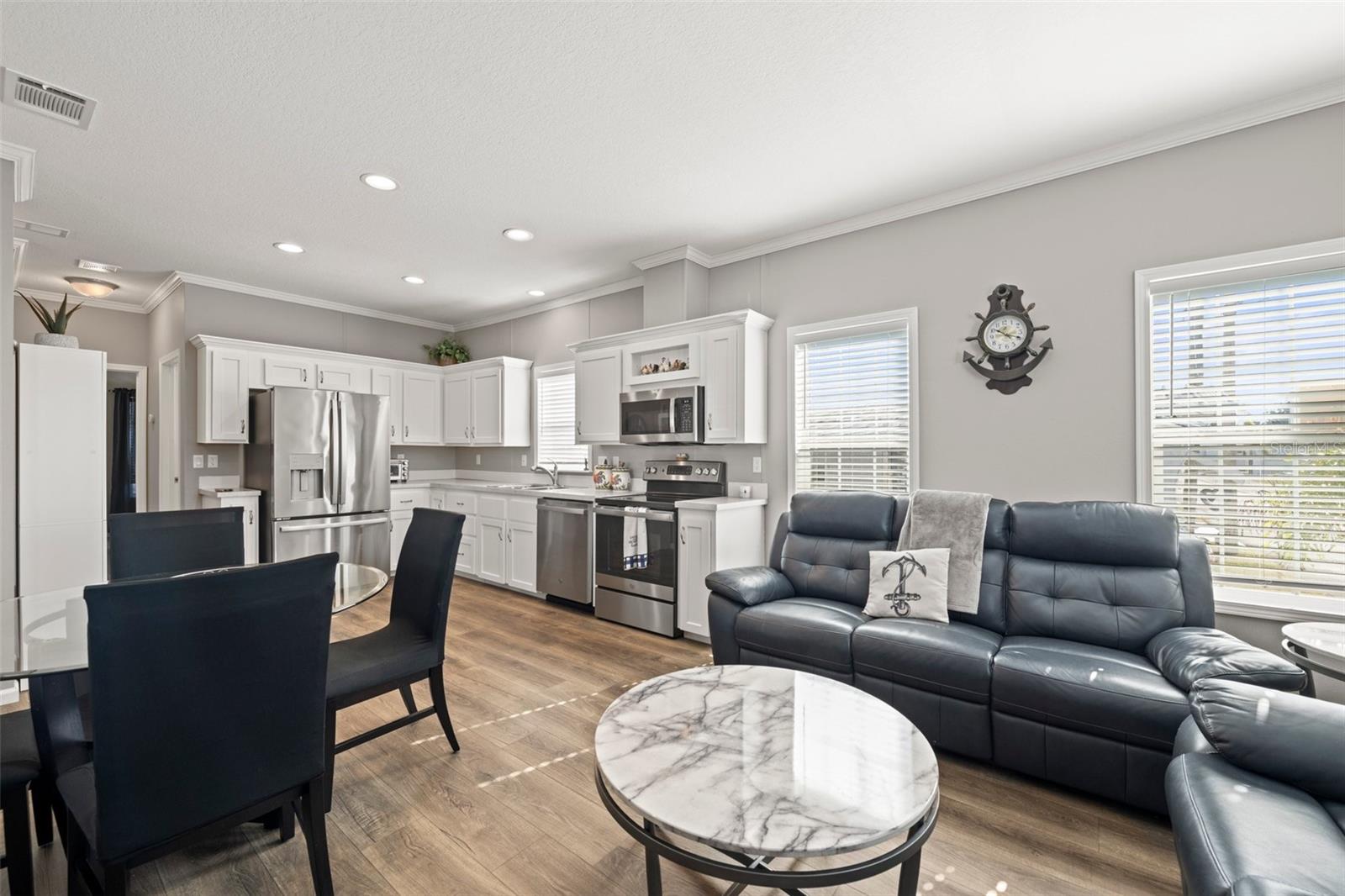 Listing photo id 4 for 1508 24th Avenue Drive W