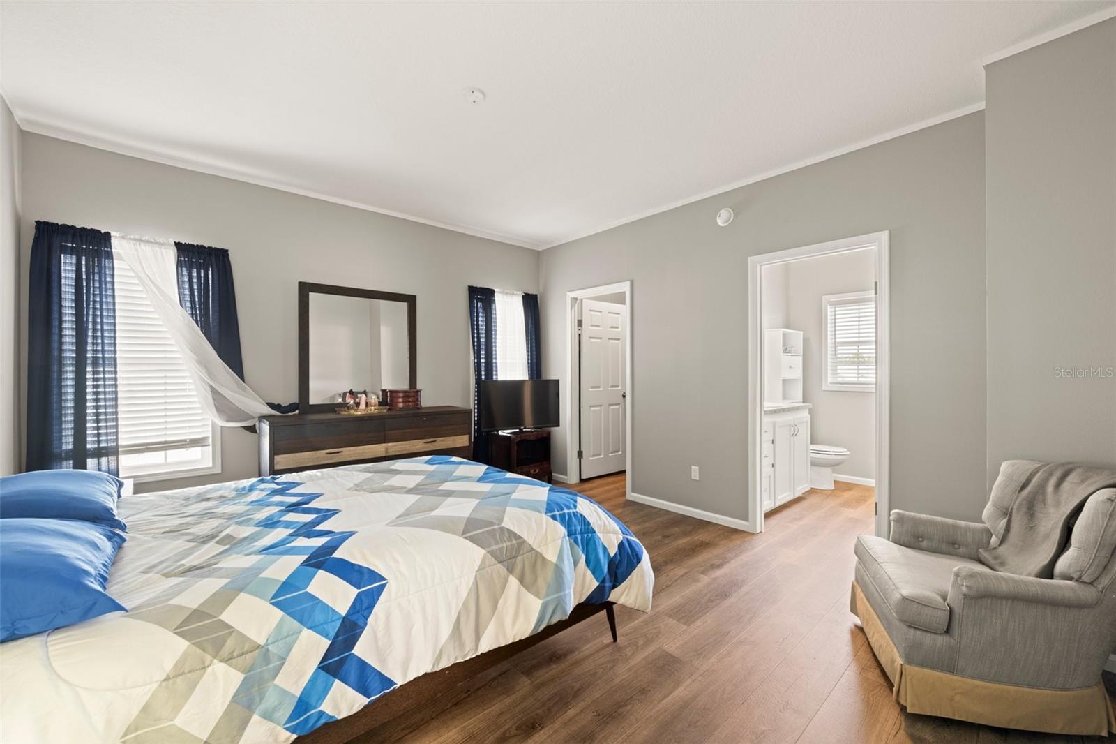 Listing photo id 6 for 1508 24th Avenue Drive W
