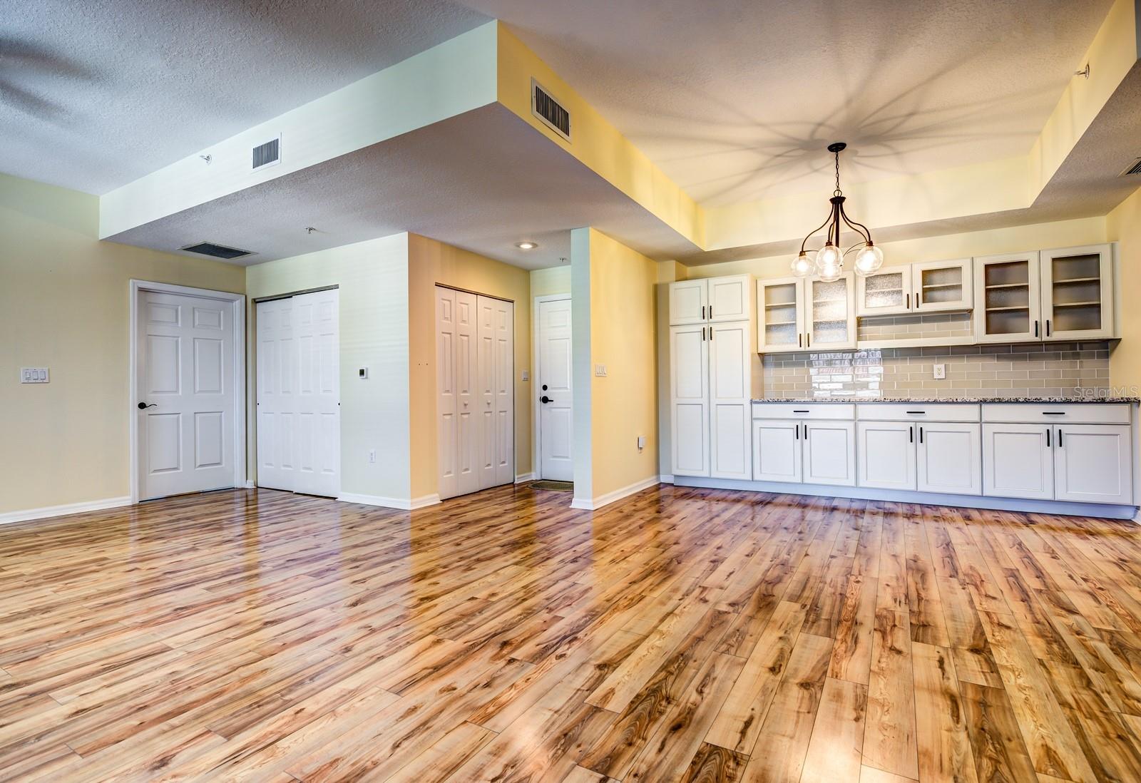 Image 8 of 26 For 3730 Cadbury Circle 400