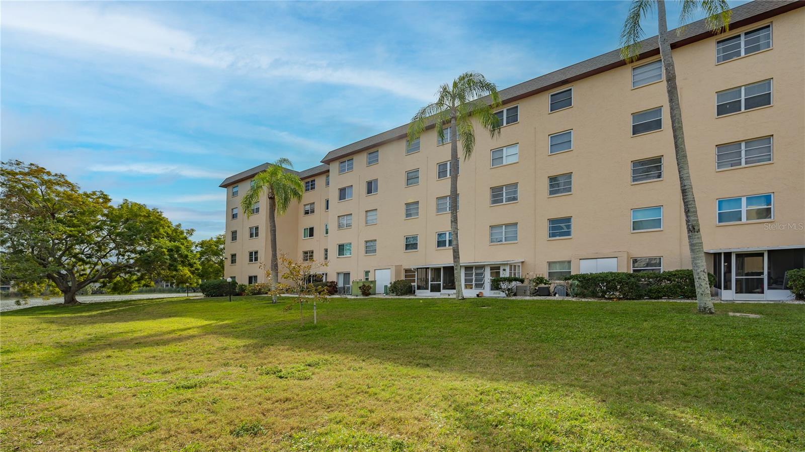 Image 22 of 37 For 3845 Lake Bayshore Drive F103