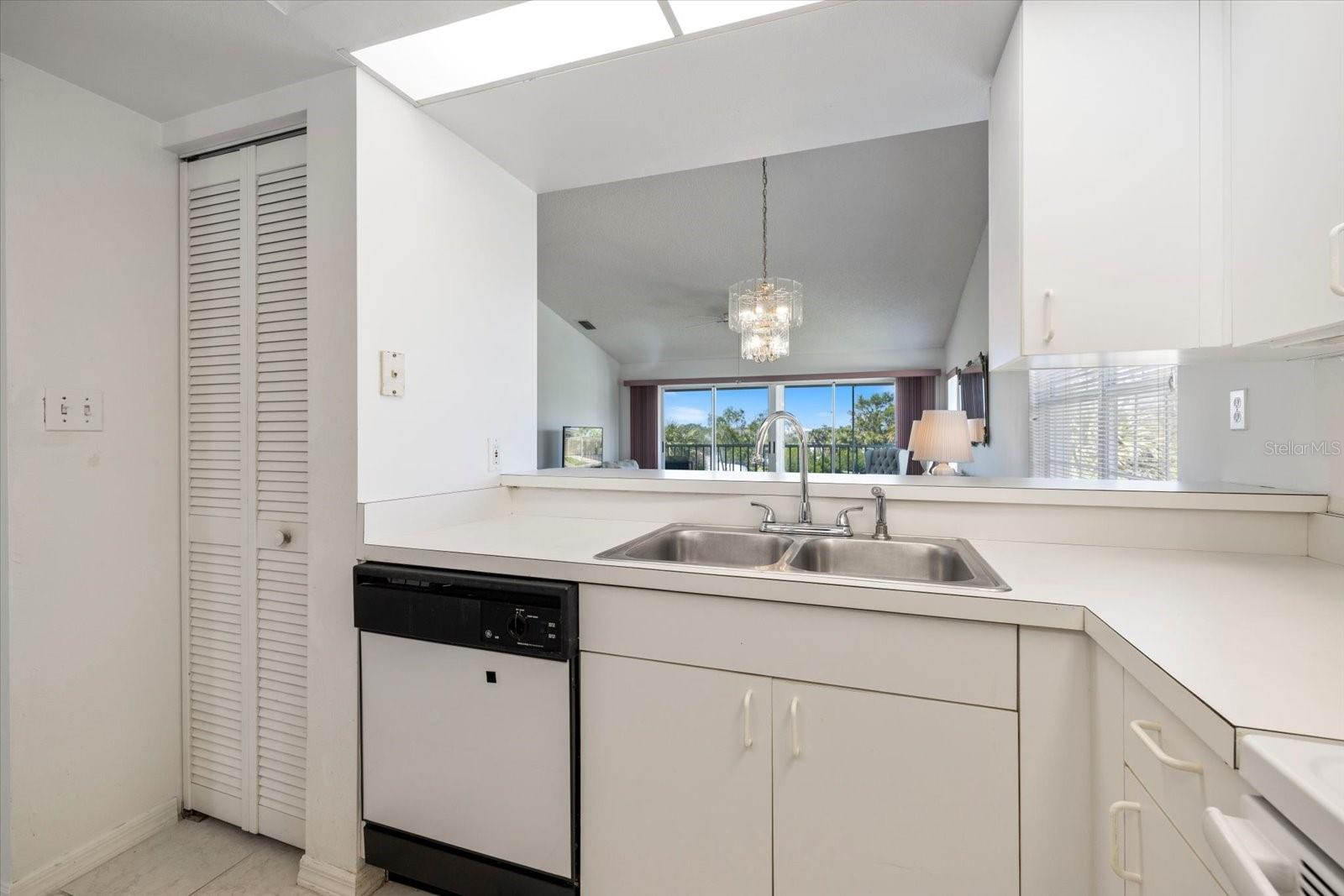 Image 13 of 44 For 841 Waterside Drive 206