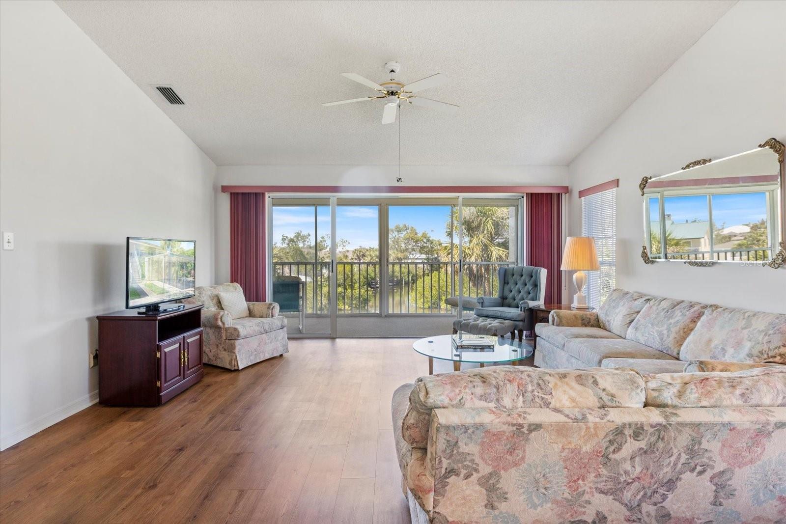 Image 32 of 44 For 841 Waterside Drive 206