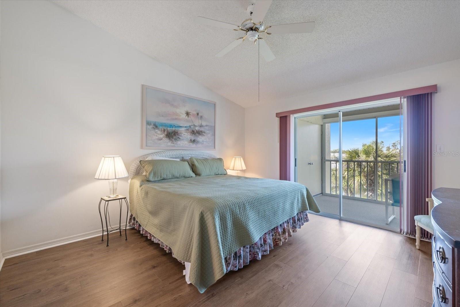 Image 36 of 44 For 841 Waterside Drive 206