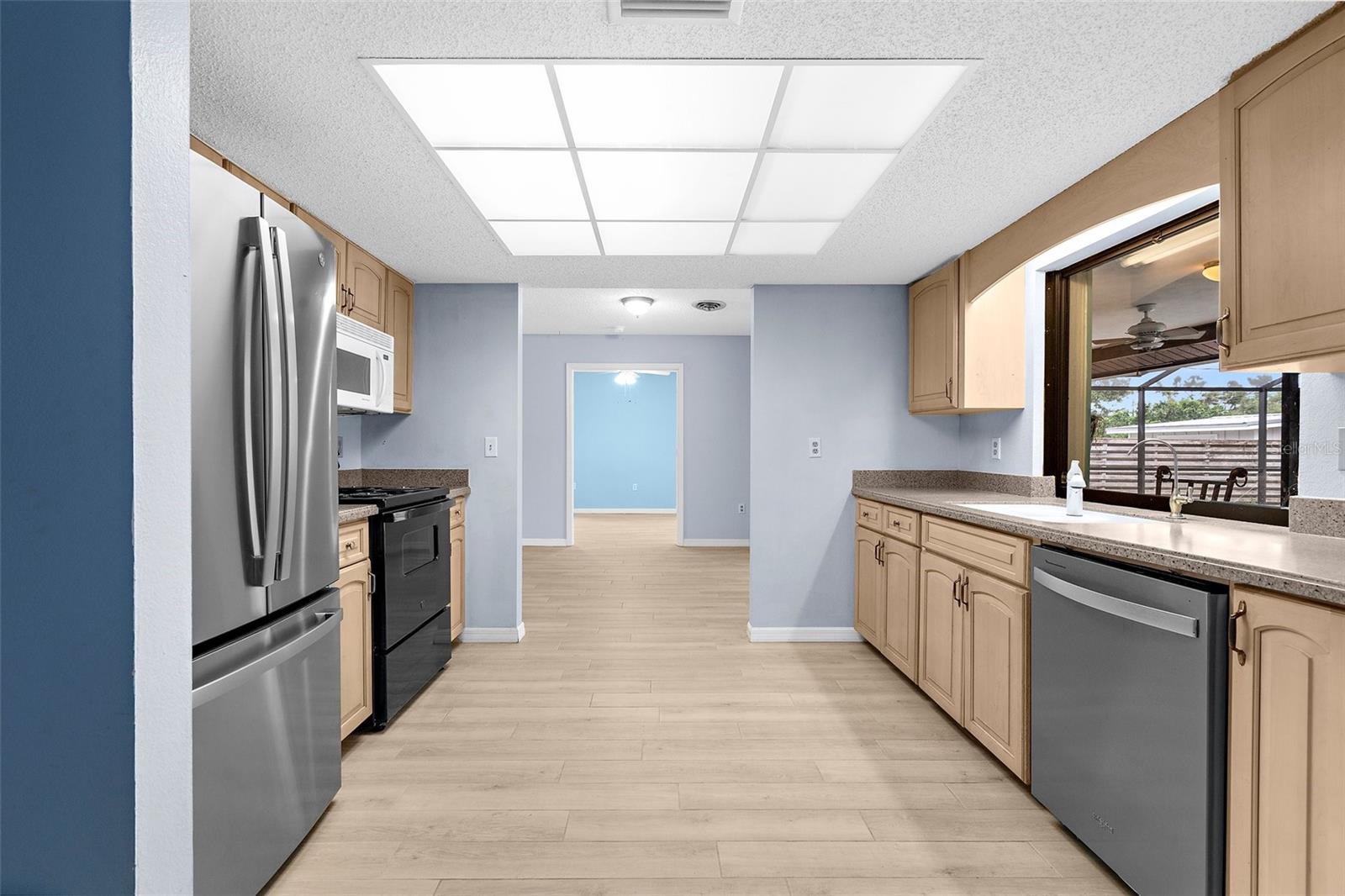 Image 11 of 46 For 304 Beach Road