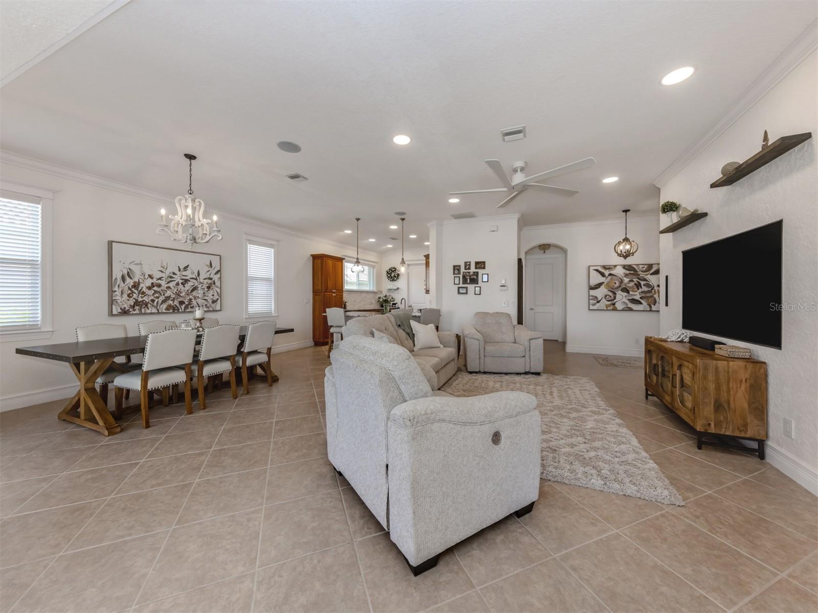 Listing photo id 8 for 177 Treviso Court