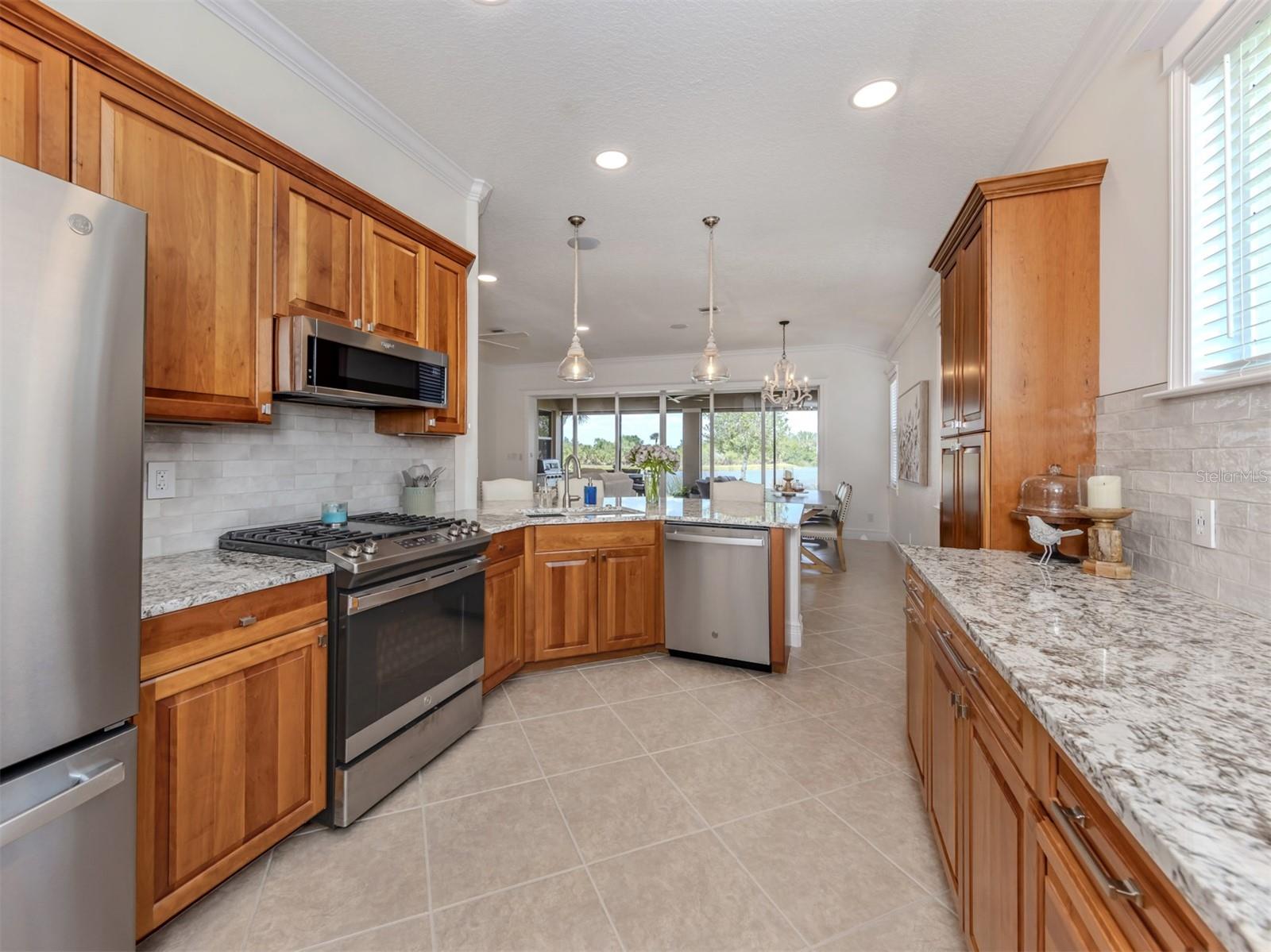 Listing photo id 12 for 177 Treviso Court