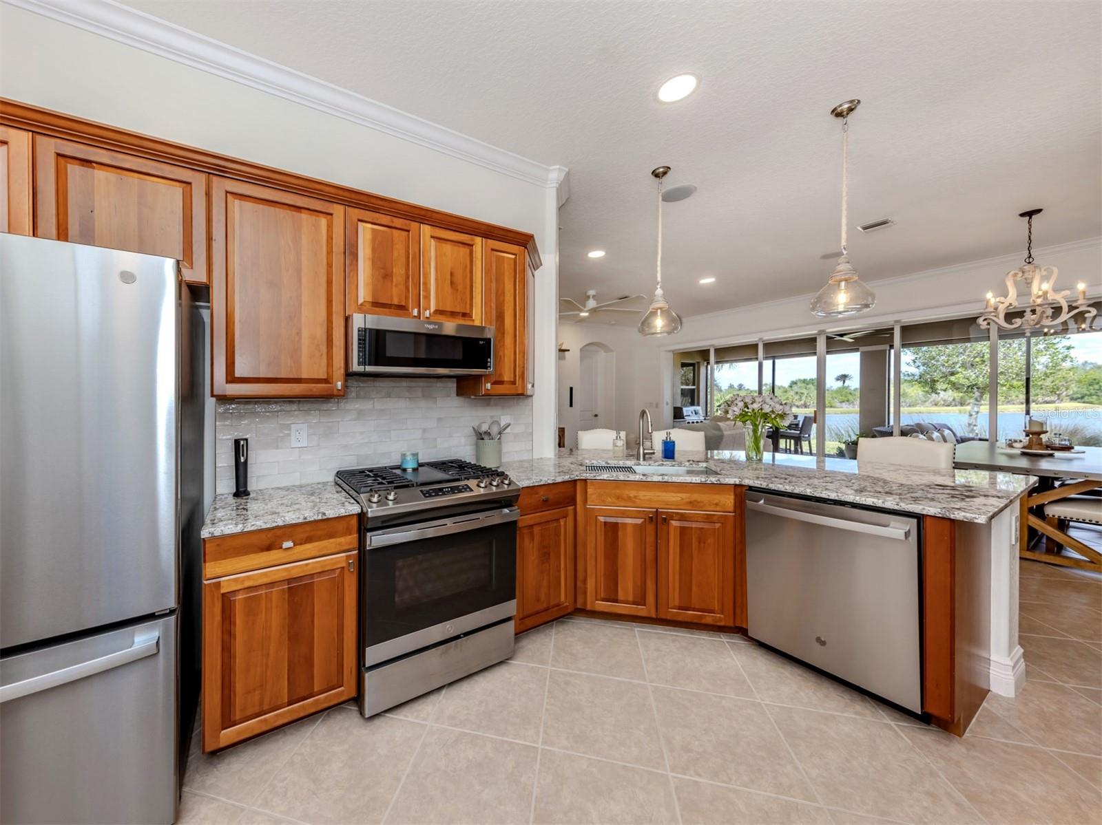 Listing photo id 13 for 177 Treviso Court