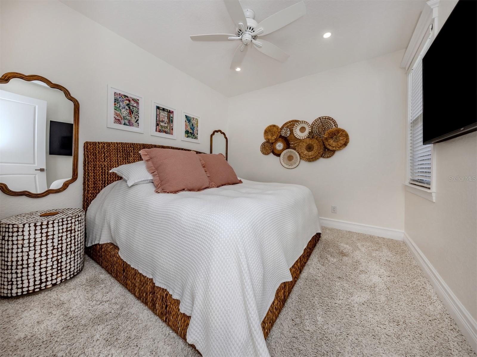 Listing photo id 14 for 177 Treviso Court