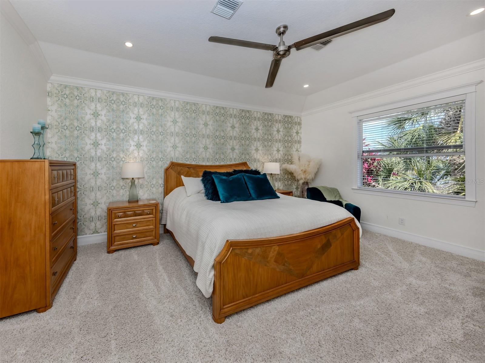 Listing photo id 16 for 177 Treviso Court