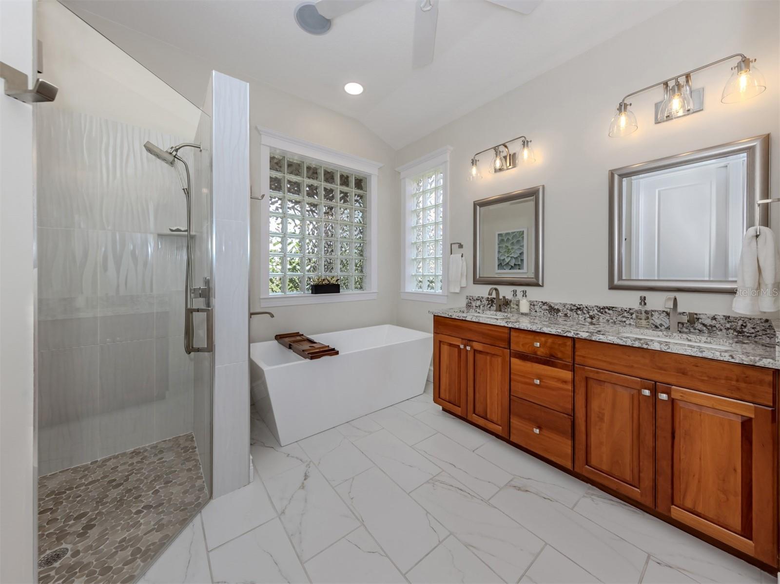Listing photo id 17 for 177 Treviso Court