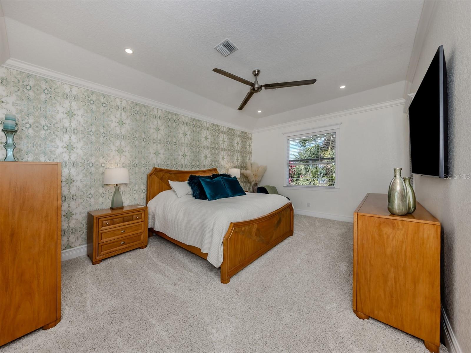 Listing photo id 18 for 177 Treviso Court