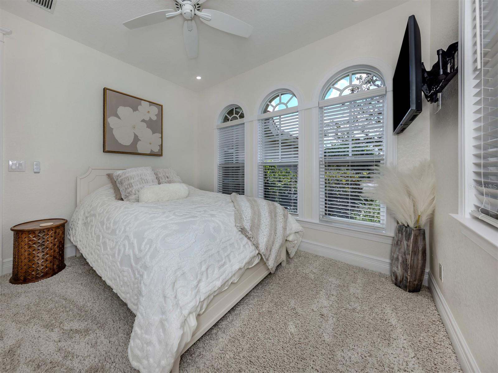 Listing photo id 19 for 177 Treviso Court