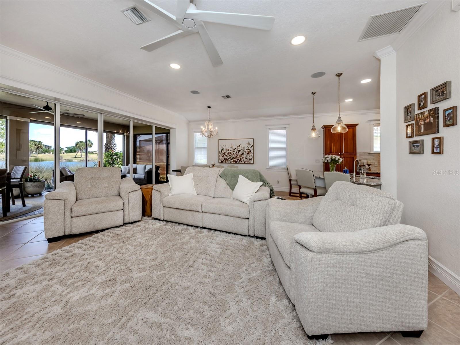 Listing photo id 5 for 177 Treviso Court