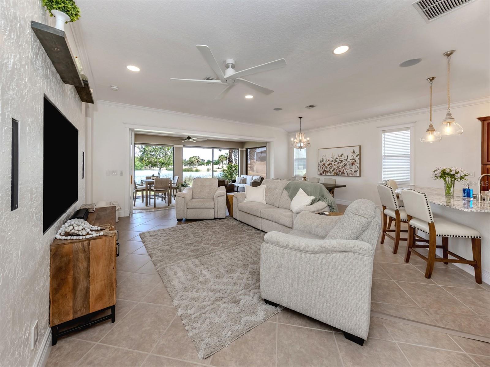 Listing photo id 6 for 177 Treviso Court