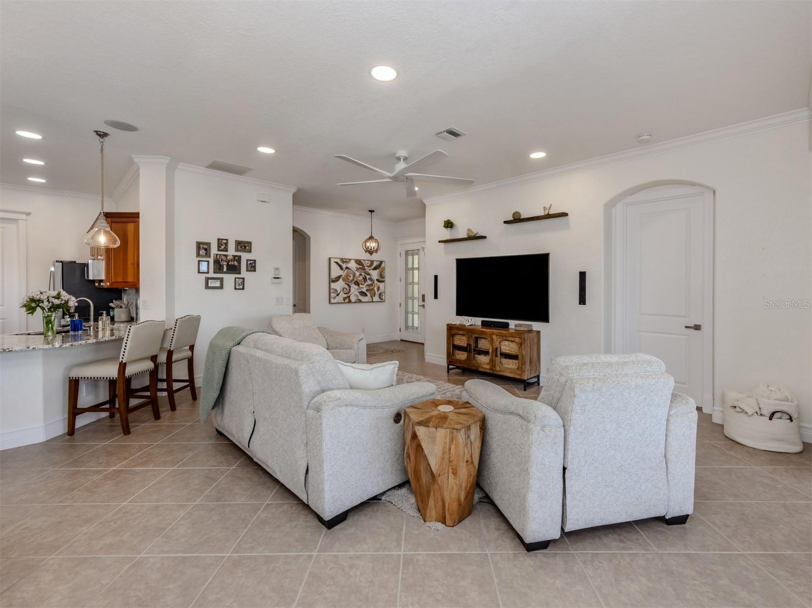 Listing photo id 7 for 177 Treviso Court