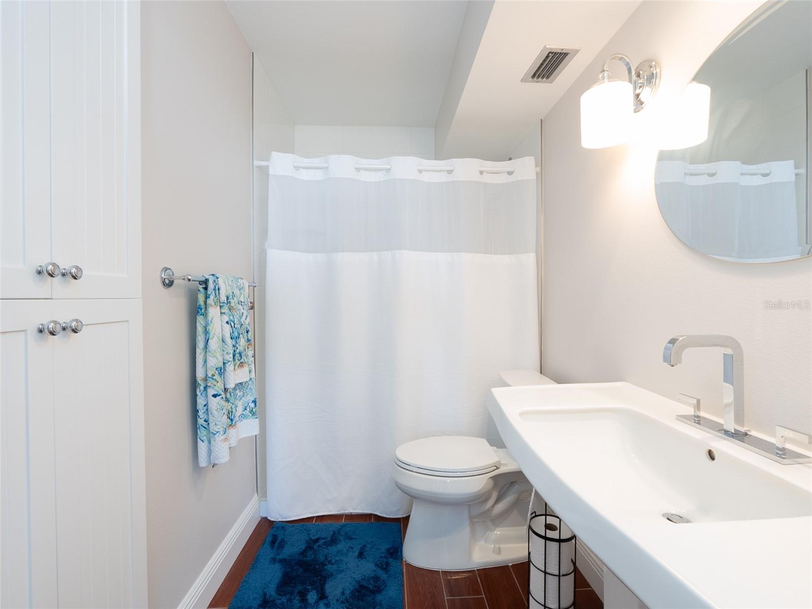 Image 18 of 27 For 1100 Tarpon Center Drive 102b