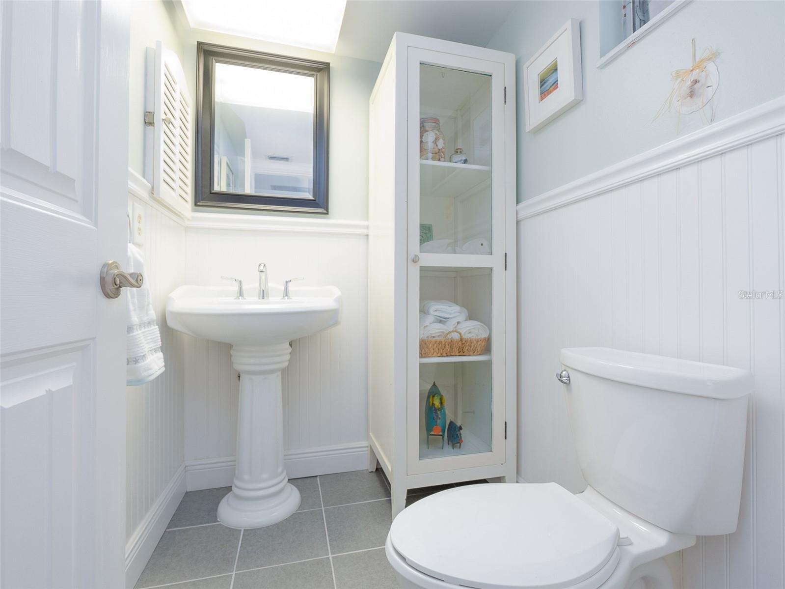 Image 7 of 27 For 1100 Tarpon Center Drive 102b