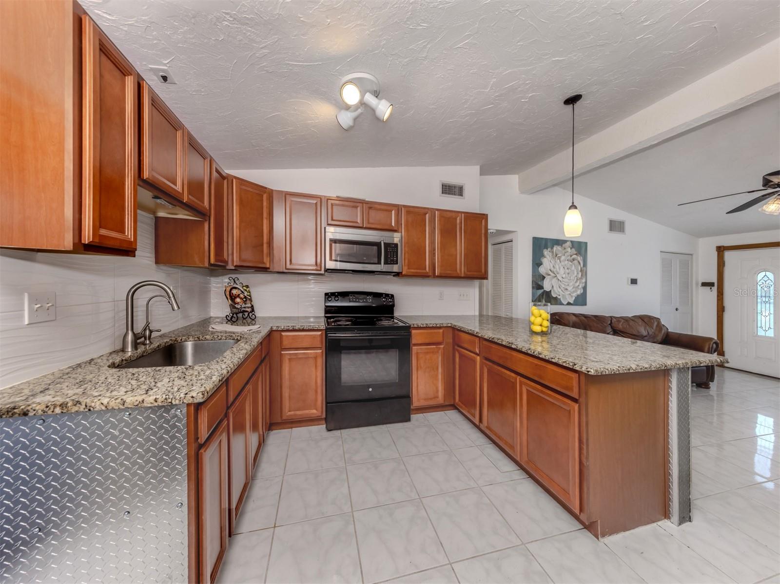 Image 10 of 41 For 8132 Coco Solo Avenue