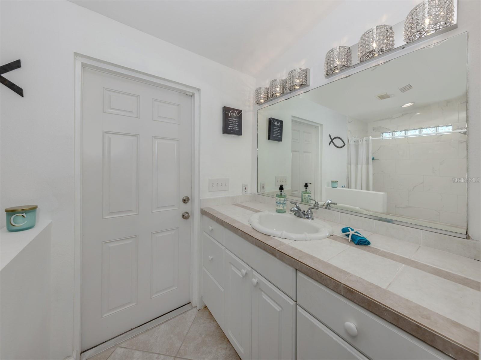 Image 13 of 41 For 8132 Coco Solo Avenue