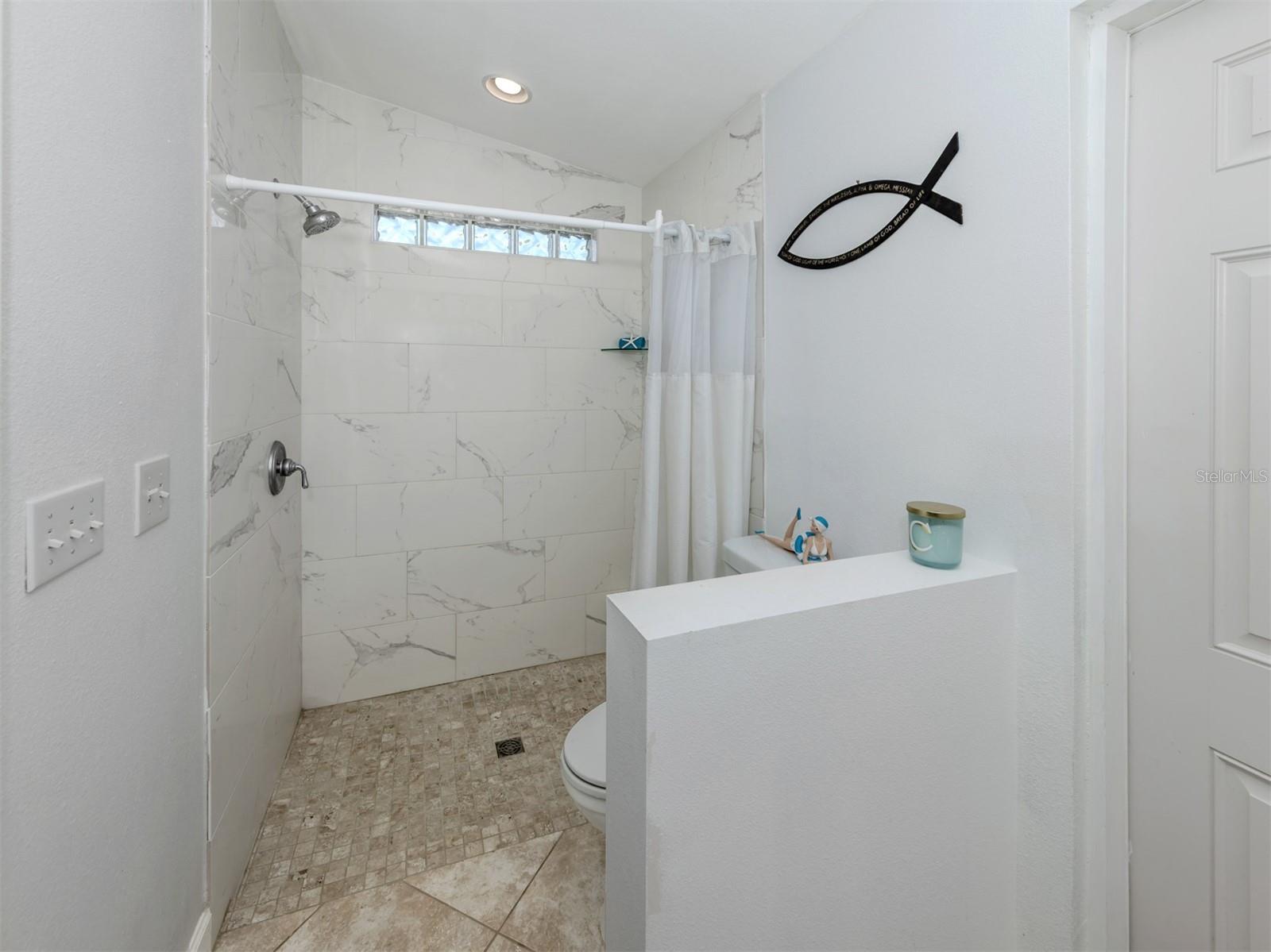 Image 14 of 41 For 8132 Coco Solo Avenue