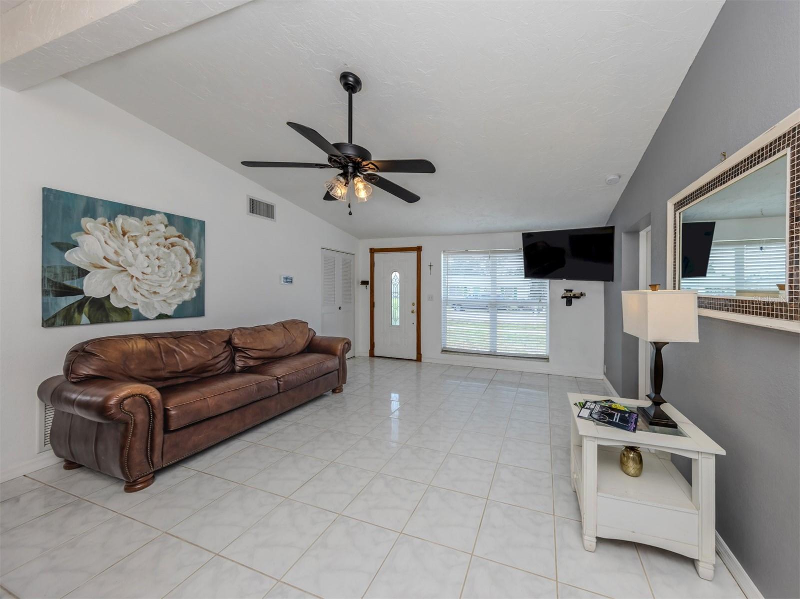 Image 6 of 41 For 8132 Coco Solo Avenue