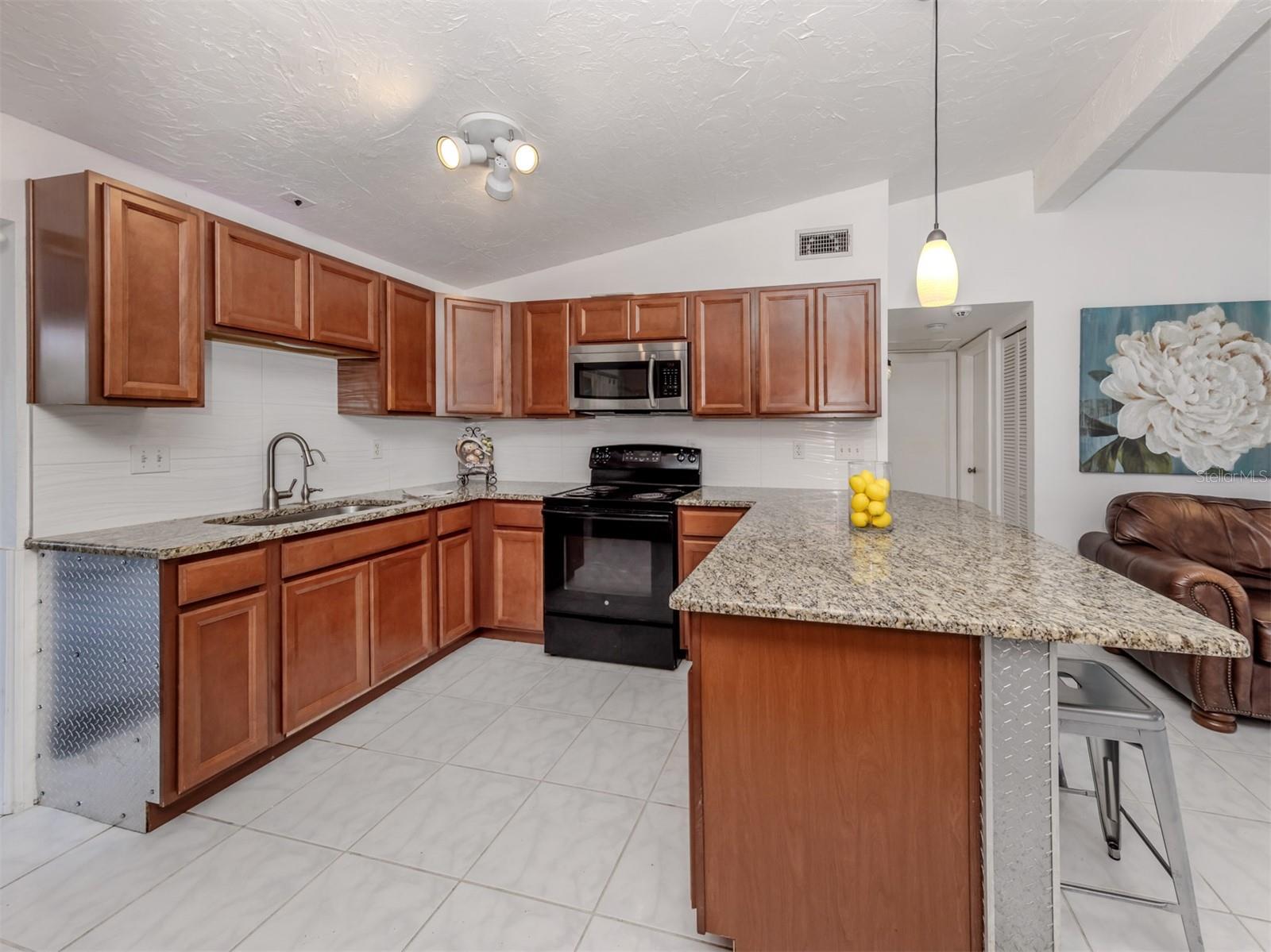 Image 9 of 41 For 8132 Coco Solo Avenue