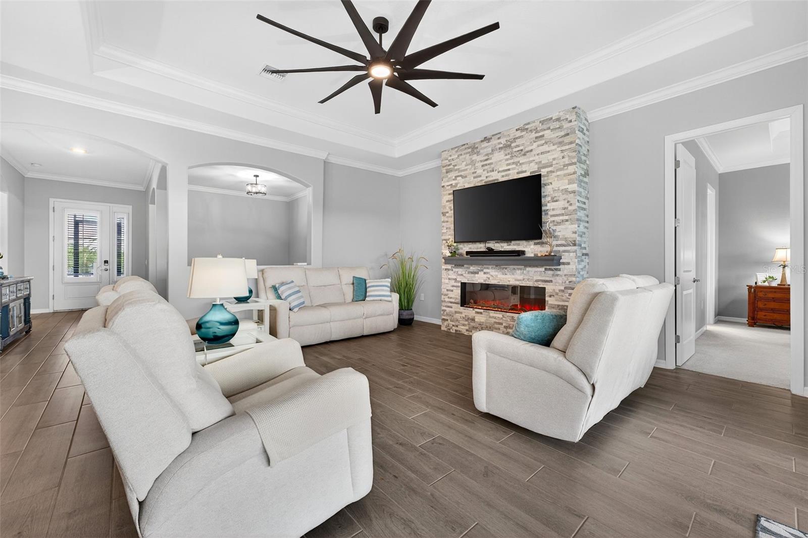 Image 18 of 74 For 25133 Longmeadow Drive