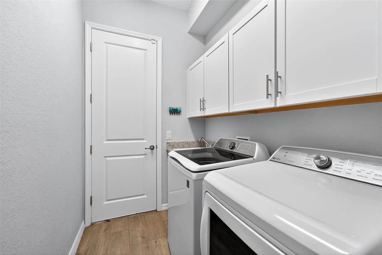 Image 31 of 74 For 25133 Longmeadow Drive